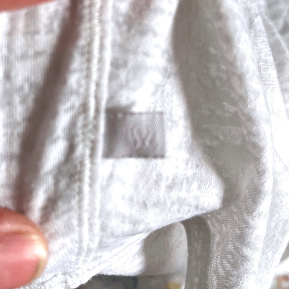Lululemon Vinyasa Cropped Graphic T-Shirt White Burnout Size 6 Relaxed Fit Boxy - Picture 6 of 8